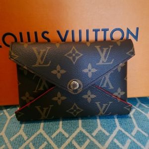 Louis vuitton medium-sized pouch 👝